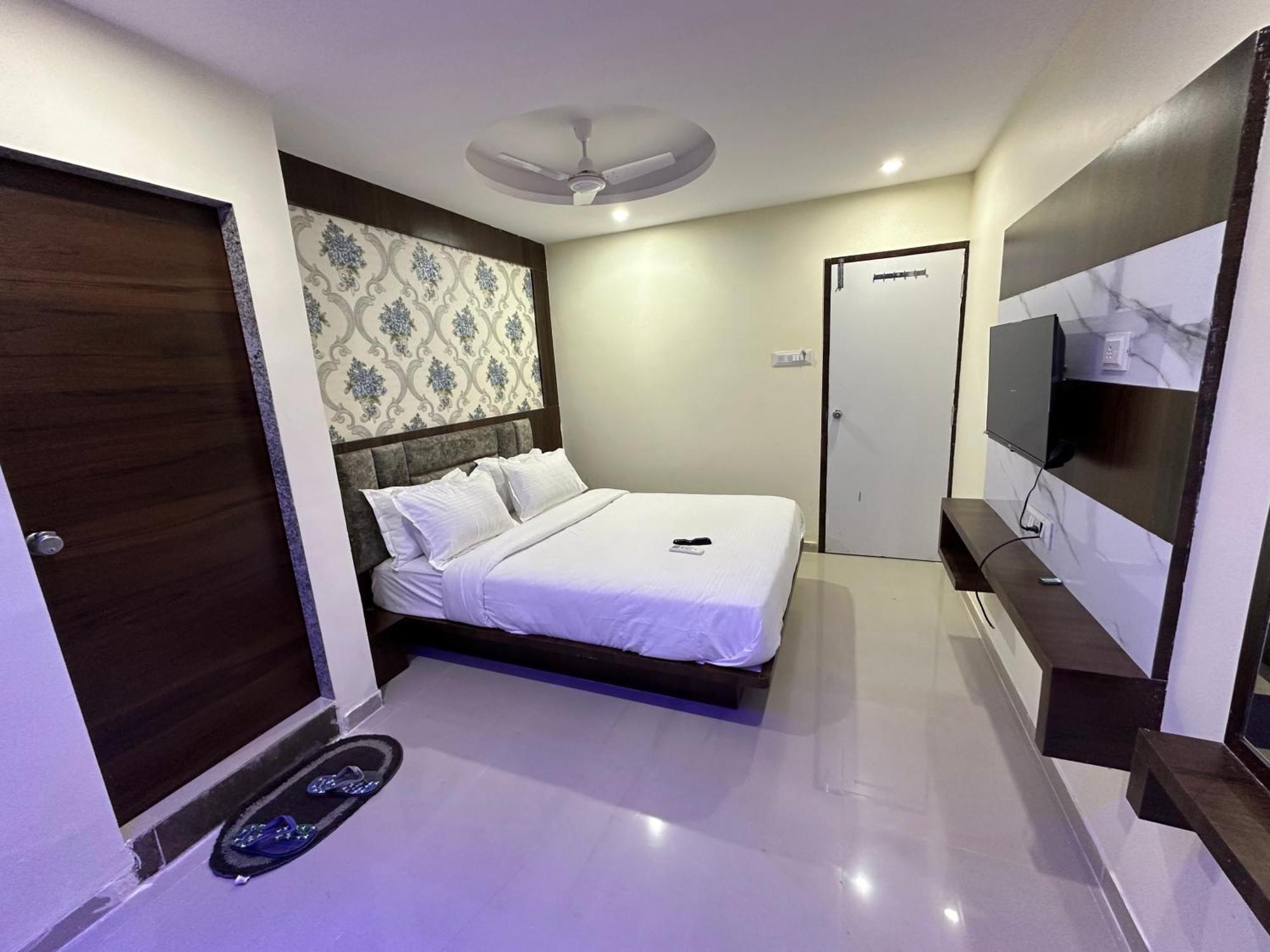 Hotel Golden View Vadodara Esterno foto