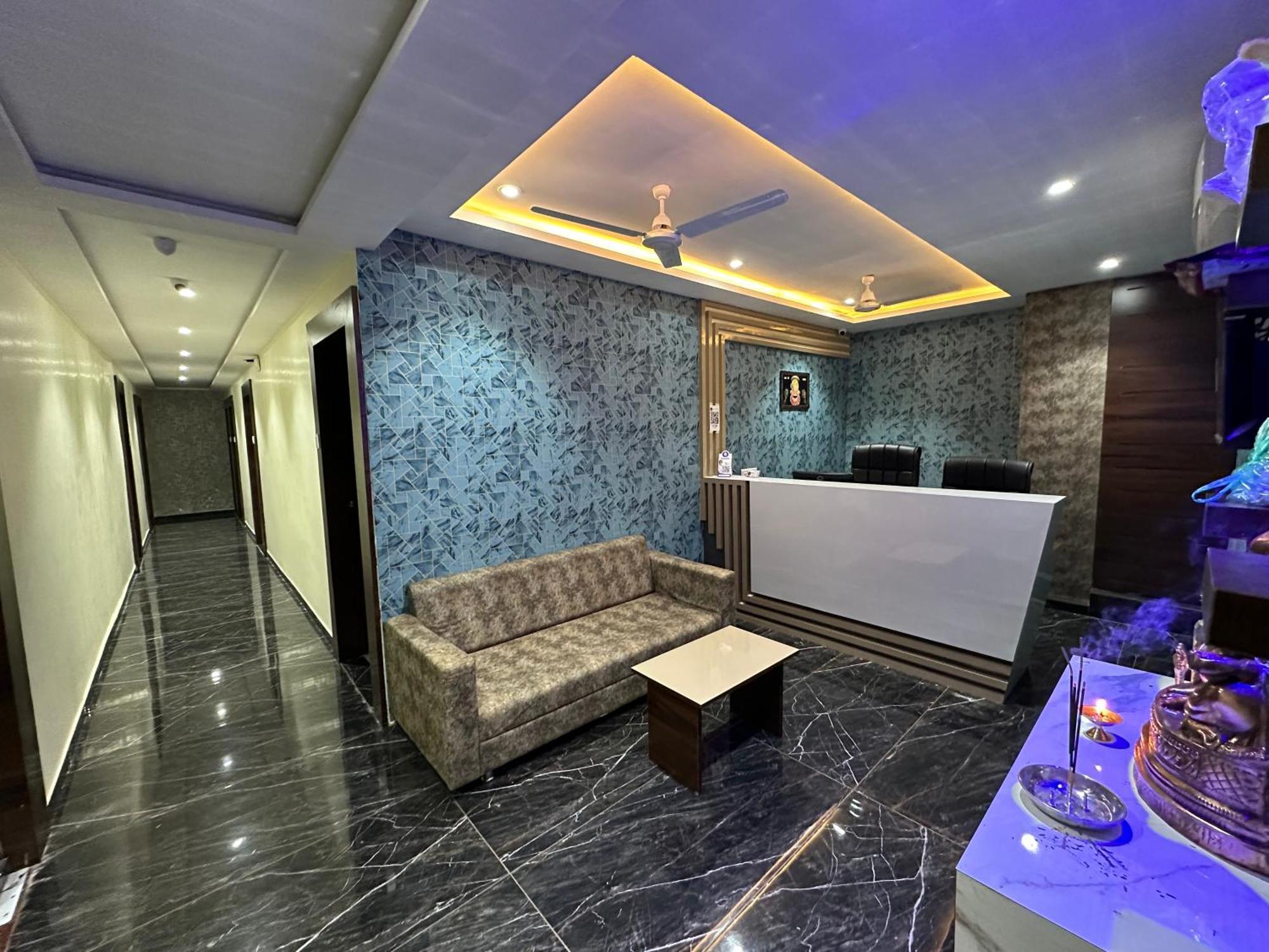 Hotel Golden View Vadodara Esterno foto