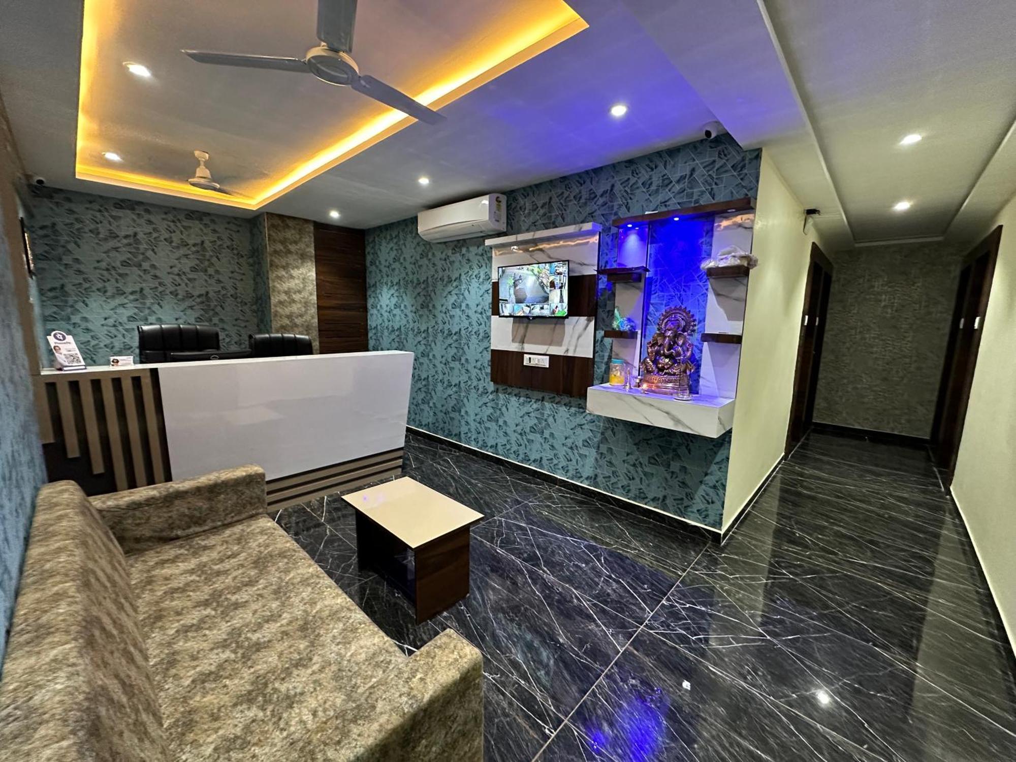 Hotel Golden View Vadodara Esterno foto
