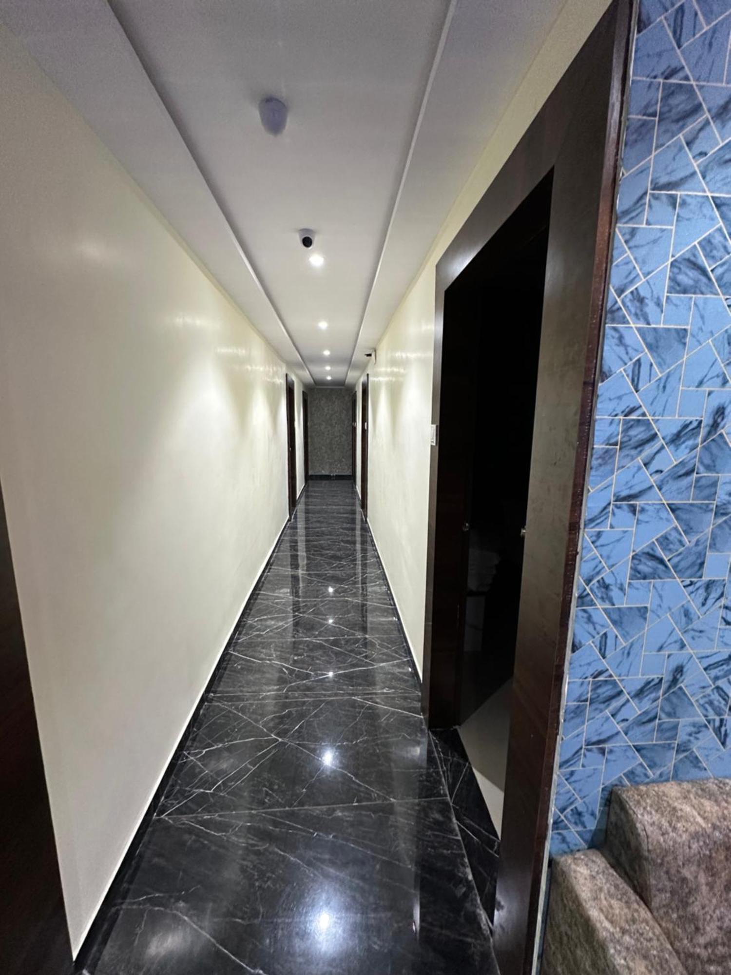 Hotel Golden View Vadodara Esterno foto
